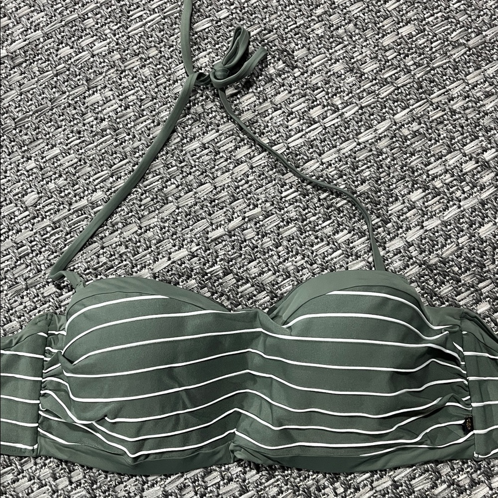 La Vie En Rose | Green Stripped Bikini Top